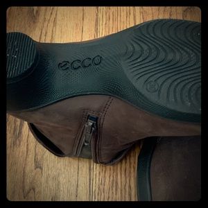 ECCO leather boots. Size 39. Comfy and elegant.